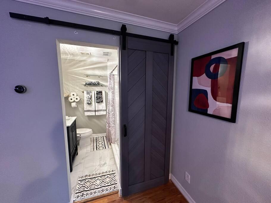 Апартаменты Townhouse Near Midtown Хьюстон Экстерьер фото