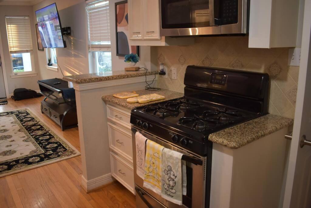 Апартаменты Townhouse Near Midtown Хьюстон Экстерьер фото